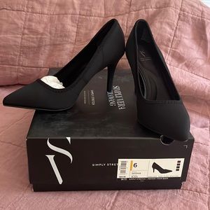 Simply Vera Black Heels Never Worn